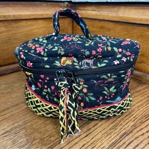 VERA BRADLEY Round Quilted Cosmetic Jewelry Case Retired MING Print Asian